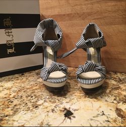 Gwen Stefani LAMB Nvy_wht heels