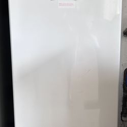 Thompson¨ Upright Freezer (6.5 cu. ft.)
