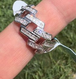 Ring moissanite