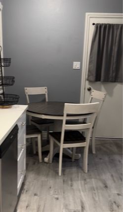 Round Dining Table Set with 4 Chairs