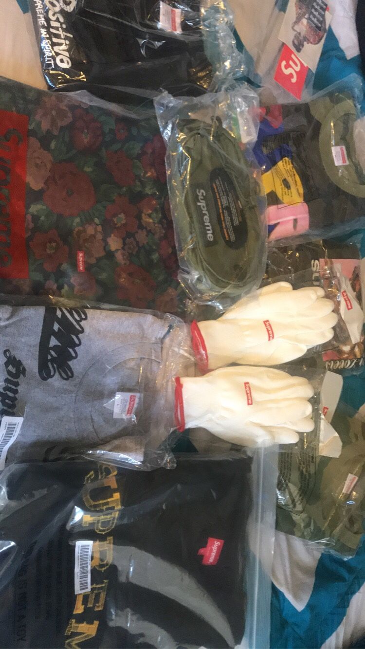 Supreme clothes