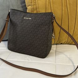 Michael Kors Messenger Bag