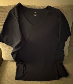 Women’s JJILL XXL Navy Top - Mid length sleeves and sits at hip with side slits