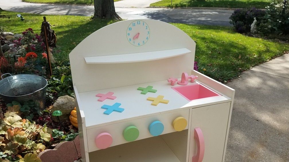 KIDS WOOD KITCHEN PLAYSET W 34 PC DISHES/ FOOD