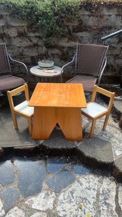 Kids table