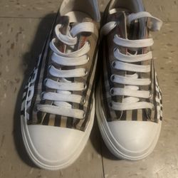 Low cut burberry women shoes 