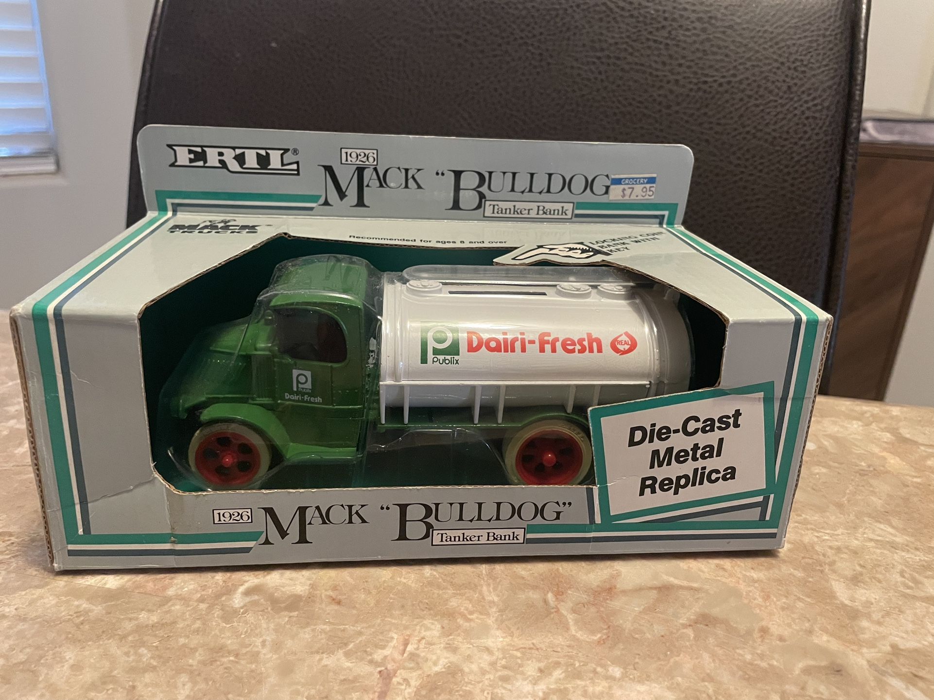 ERTL 1926 Mack Bulldog Dairi- Fresh Truck Bank #9430E0 Die Cast 1:38
