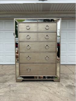 ‼️Z Gallerie MIRRORED 5 DRAWER DRESSER‼️FOR SALE 250$ OR BEST OFFER🚚DELIVERY AVAILABLE🚚