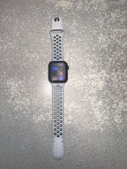 Apple Watch Nike SE (1st Gen) - 40mm - GPS
