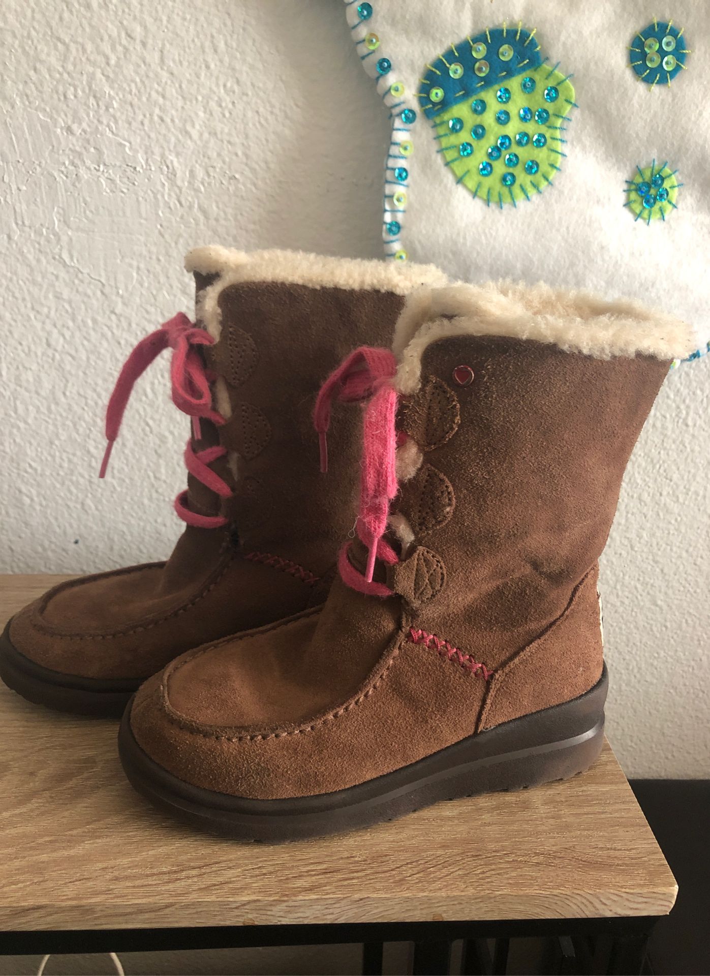 Girls Ugg boots size 3 y