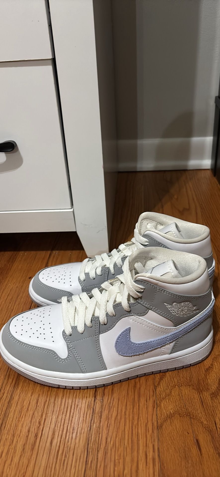 Unisex Nikes Size 6.5 Women’s