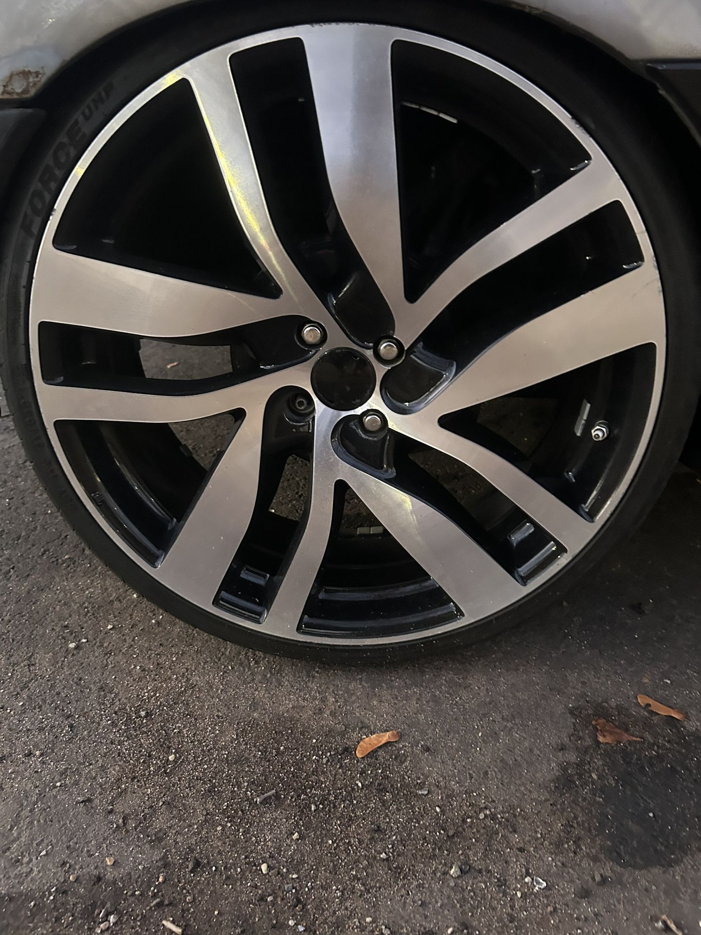 20 inch rims no cracks new tires