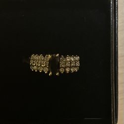 RING  ESTATE 14KT YELLOW GOLD DIAMOND AND SAPPHIRE SIZE 6.5