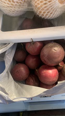 Passion Fruit.  Chanh Dây 6$/pound