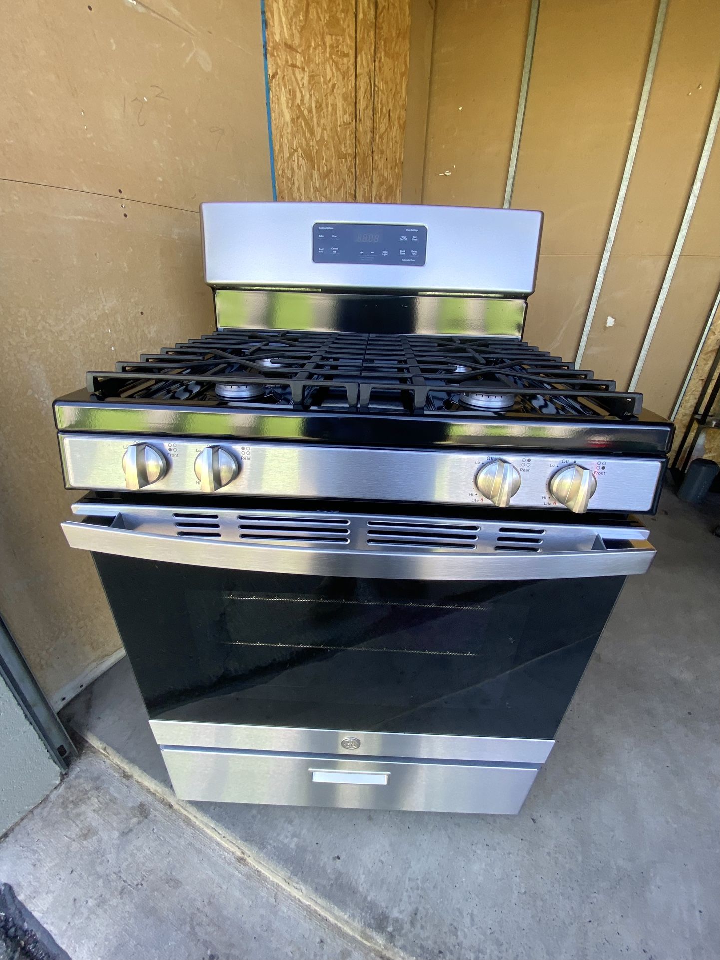 GE gas stove 4 burners Stainless st.  30”