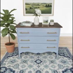 Beautiful Vintage 3 Drawer Dresser