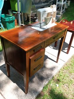 Singer Sewing machine excelent condition