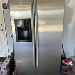 Refrigerator 