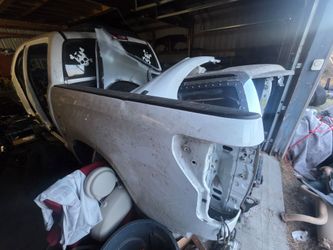 🚗 PARTING OUT: 2010 Toyota Tundra – Rebuildable Engine, Clean Interior, Suspension & Body
Parts! 🚗