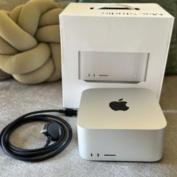 Apple Mac Studio M1 ULTRA - 2TB SSD - 64GB