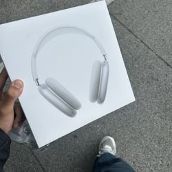 Apple AirPod Maxes