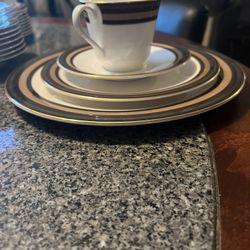 Dinnerware Set