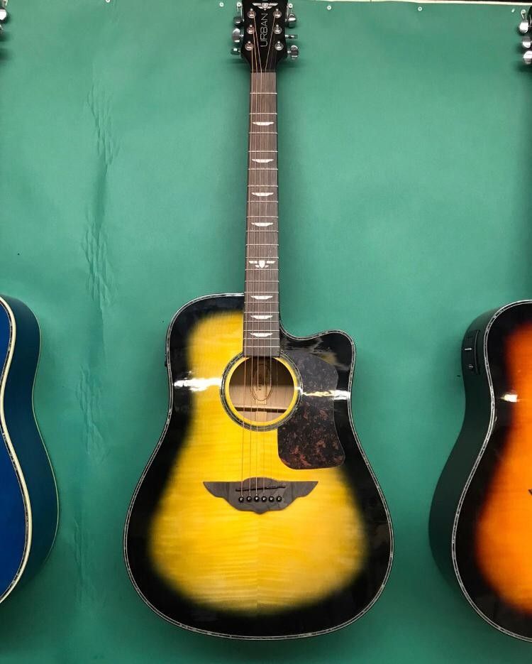Keith Urban Acoustic Electric Guitar Ripcord Yellow Burst (Right-Handed) . ADO#:Z-2044
Brand new. Price is firm.