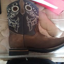 Boots, brown,size 5 in mens