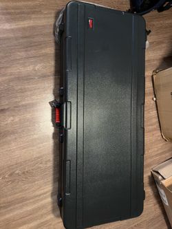 Gator GTSAKEY76D TSA ATA Deep 76-Key Keyboard Case with Wheels.