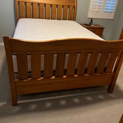 Solid wood Queen bedroom set