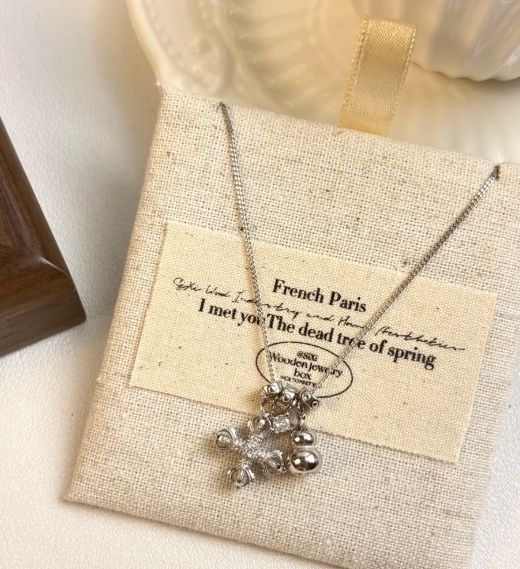 Ladies' necklace