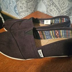 Women's Toms Size 7.5 