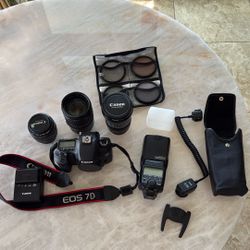 Canon EOS 7D DSLR Complete Kit