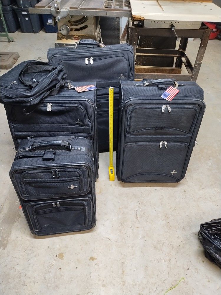 Suitcases (5), Atlantic Soft Sided w/Rollers, Handles And Piggie Back Clips