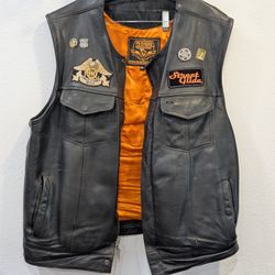 Milwaukee Leather Bikers Vest customized with pins and patches Motorcycle Jacket size 4XL Harley Davidson Street Glide 