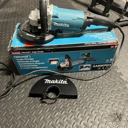 Makita GA 9060RX3 Concrete Planer With Dust Shroud