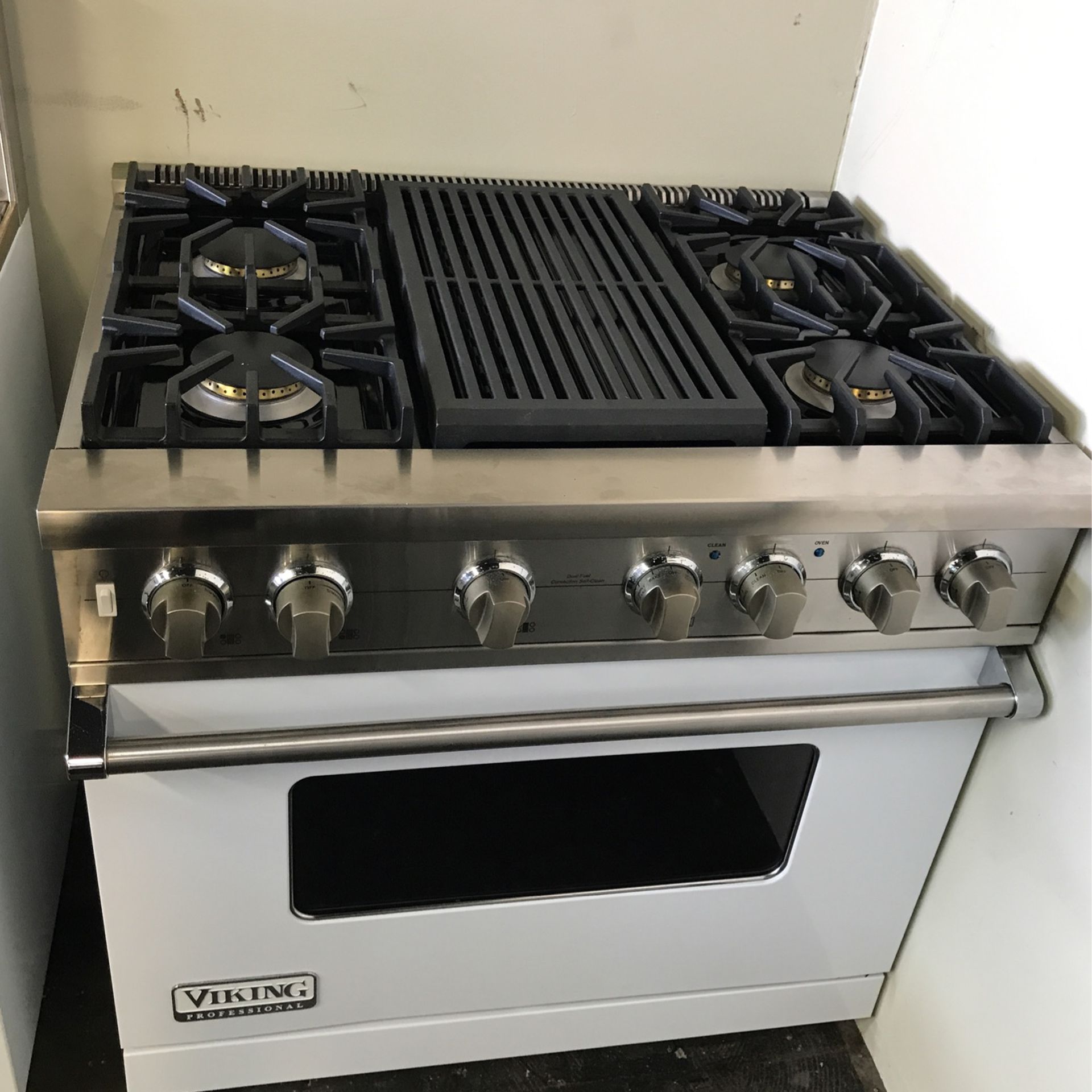 Viking 36” Wide Dual Fuel Range Stove In White 
