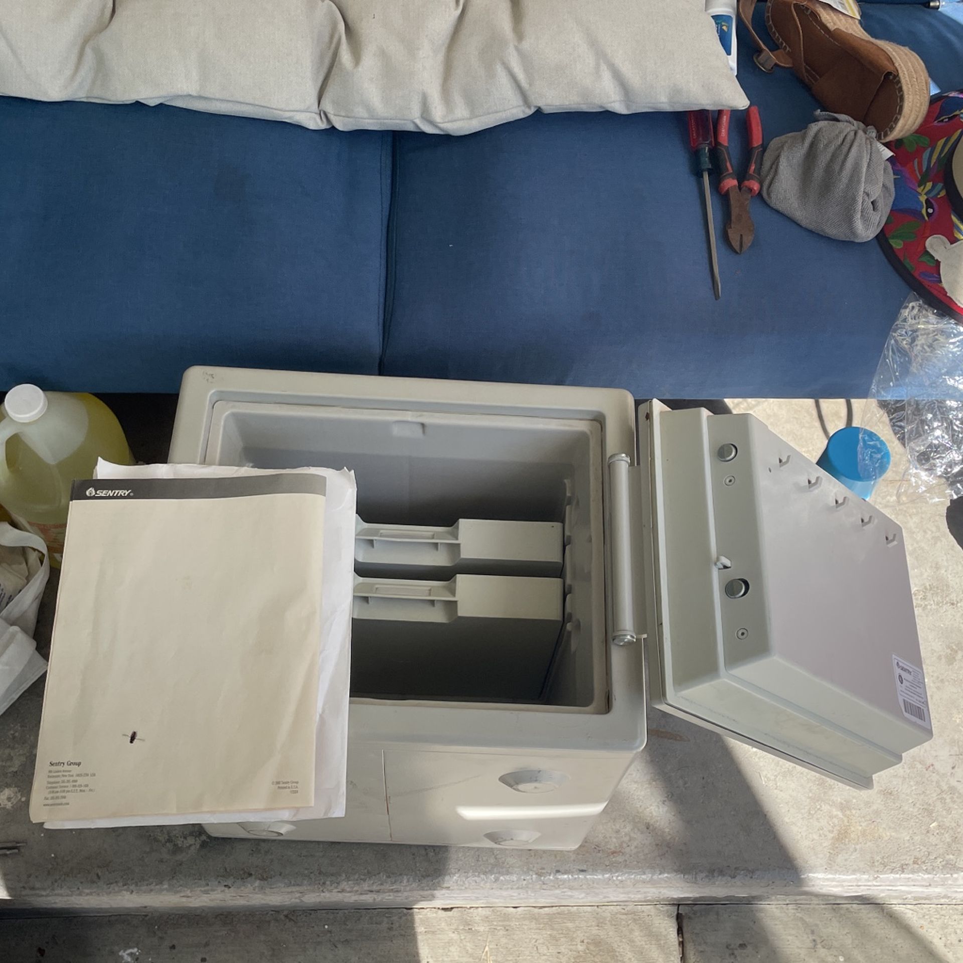 Sentry Safe Model S0409