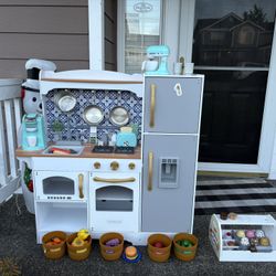 Kids Kitchen + Accessories! 
