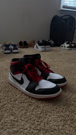 Air Jordan 1 Mid Black White Red Size 11