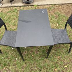 Outdoor patio furniture 1 Table  2 chairs 