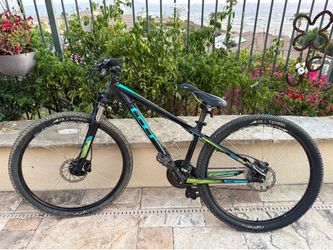 Small Mountain bike (28speed, disc brakes, front shock)