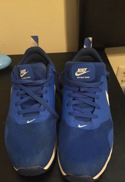Nike Air Max Tavas: Size 4