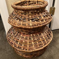 Vintage 17 inch basket $25 pick up in Canyon country/Santa Clarita Cross posted. MQ.