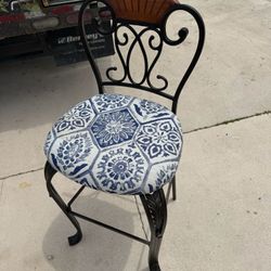 2 High Chair/ Bar Stool 