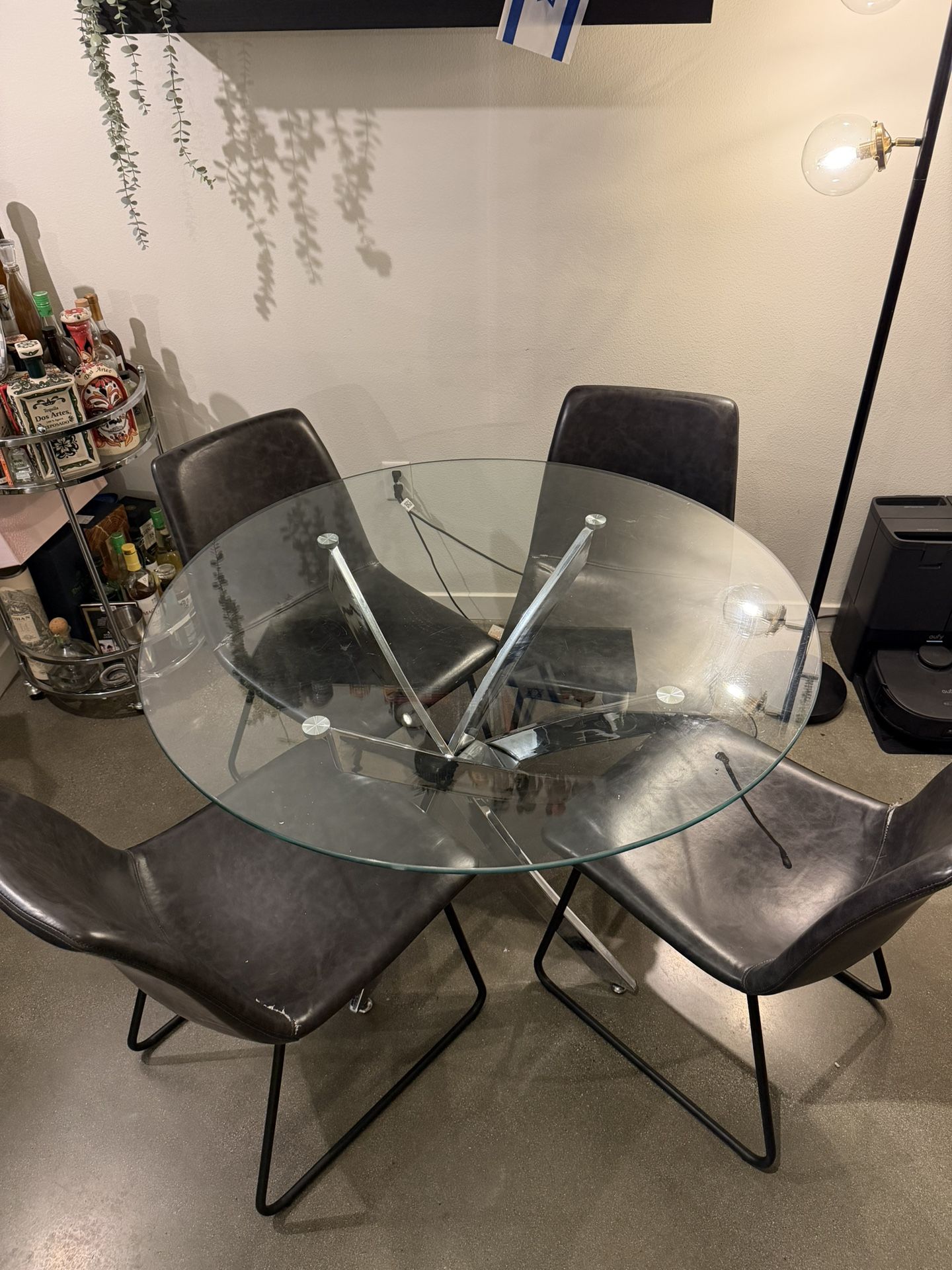 Dining Table+4 Chairs 