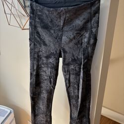Lulu Running Cropped Pant, Mid-shin, Size 4, With Pockets