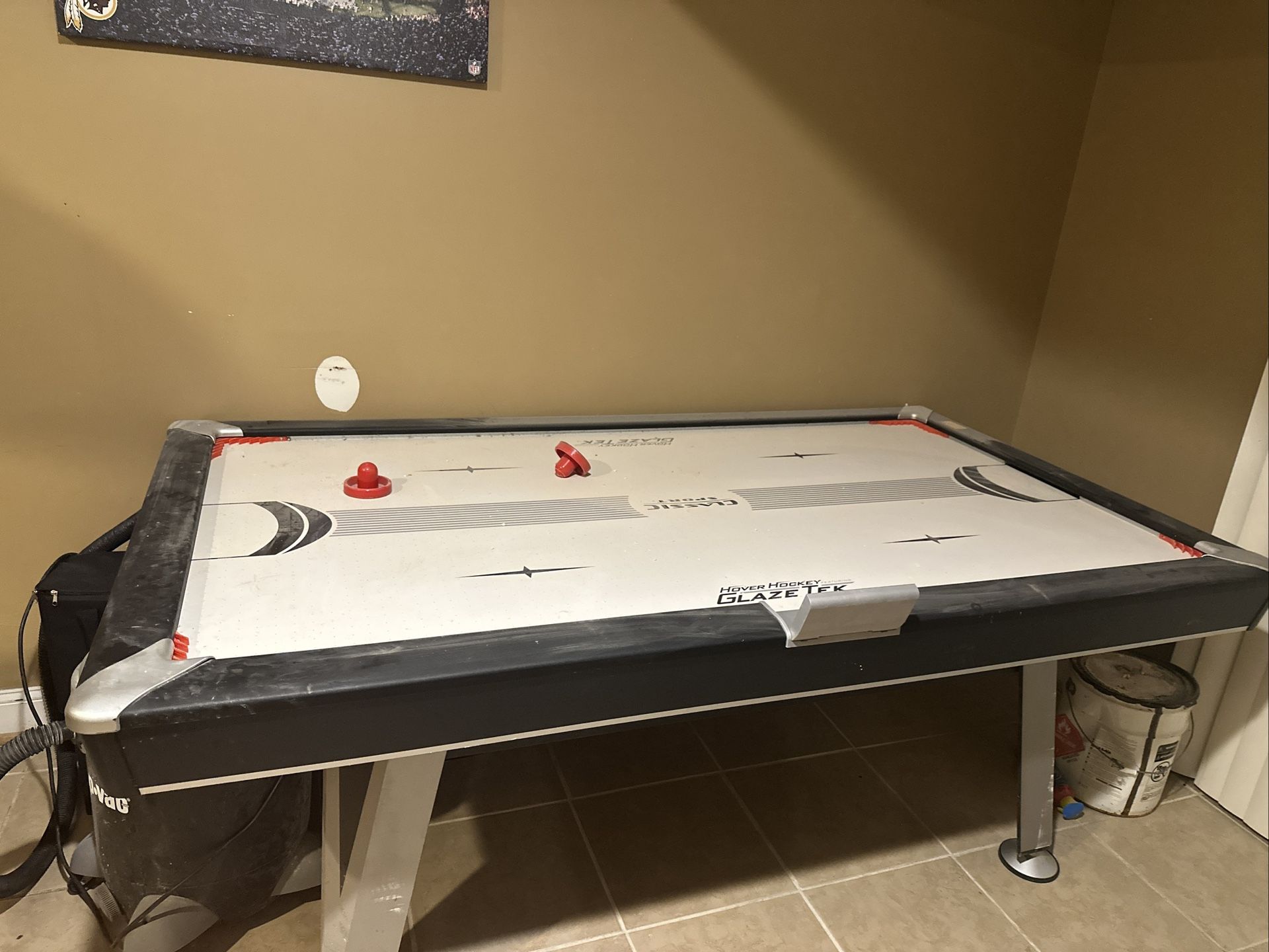 Hokey table