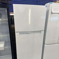 Element Refrigerator 17.6cu Top Freezer 