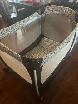 Graco playpen, tub and high chair